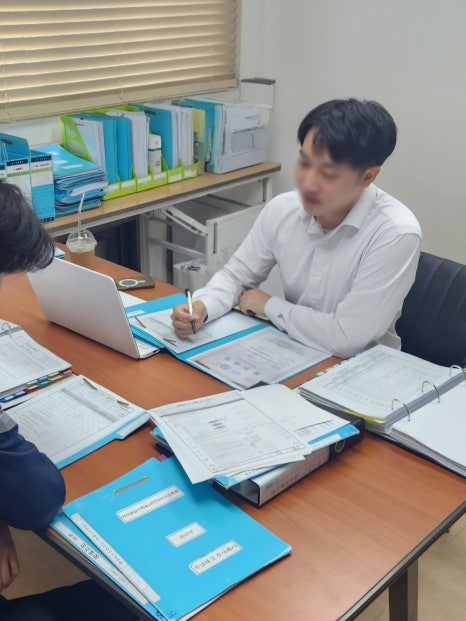 고객사에서 컨설팅 중인 메이저위드 컨설턴트